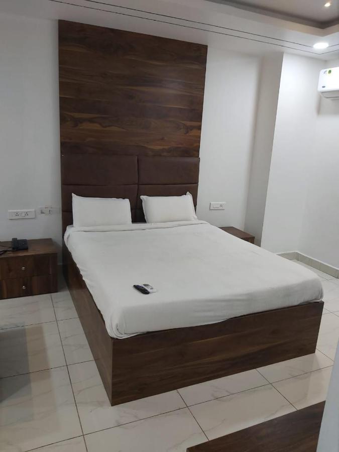 Hotel Sahasra Dla Варангал Екстериор снимка