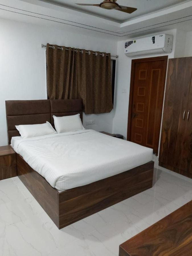 Hotel Sahasra Dla Варангал Екстериор снимка