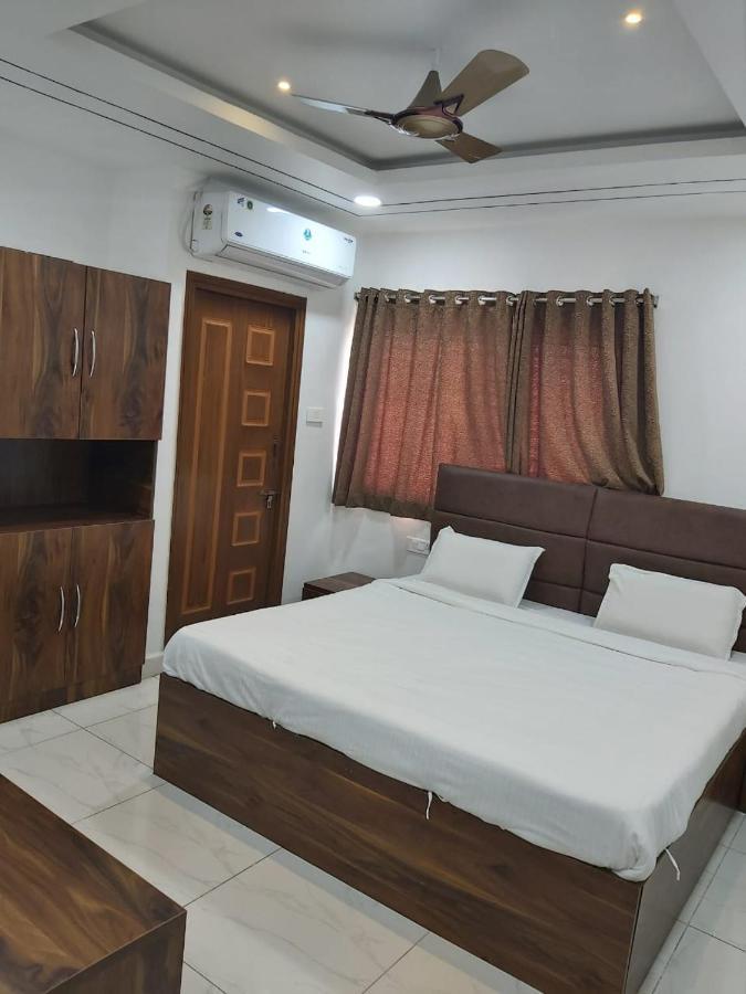 Hotel Sahasra Dla Варангал Екстериор снимка