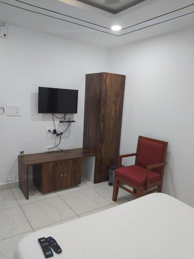 Hotel Sahasra Dla Варангал Екстериор снимка