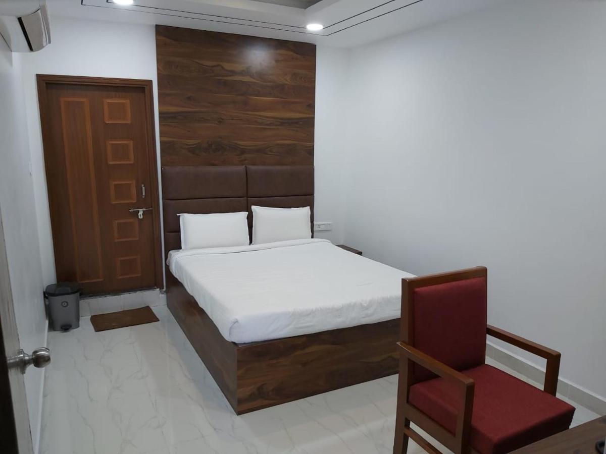 Hotel Sahasra Dla Варангал Екстериор снимка
